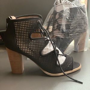 NEW REPORT black tie front “Rae” bootie heels SZ 7